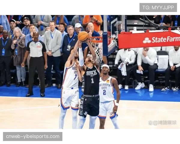 文班亚马隔扣霍姆格伦瞬间，马刺新人天赋引惊叹