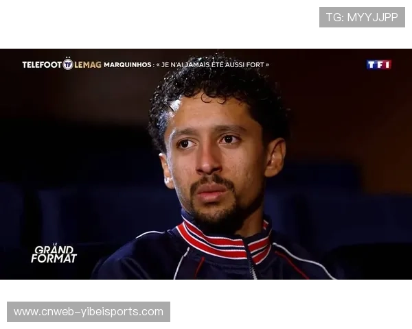 马尔基尼奥斯和对手头碰头倒地，队医上场治疗